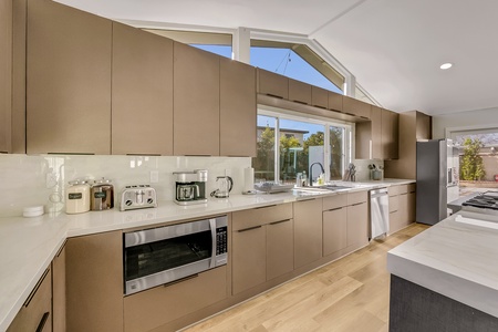 17 KITCHEN FULL