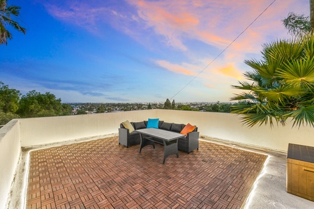23 ROOFTOP MLS