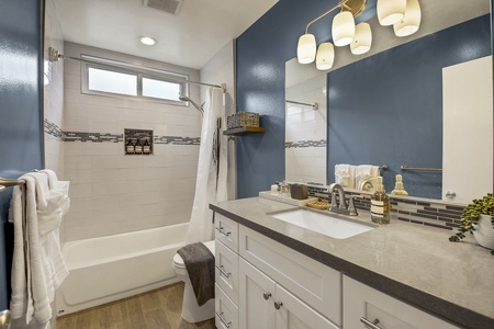 28 MASTER BATH FULL