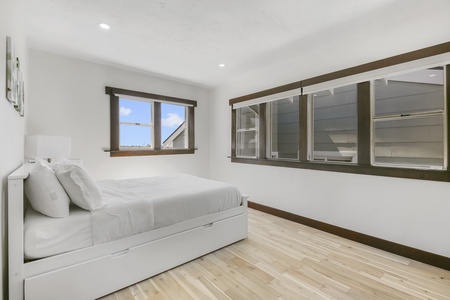 25 BEDROOM FULL SIZE