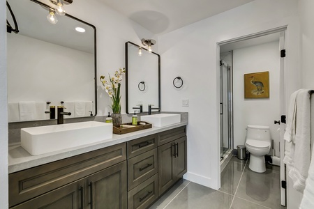24 MASTER BATH FULL