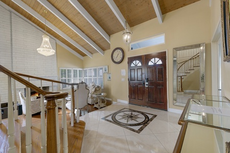 29 FOYER MLS