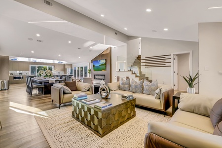 SA10-MT1-Spacious Vacation Home in the Heart of OC