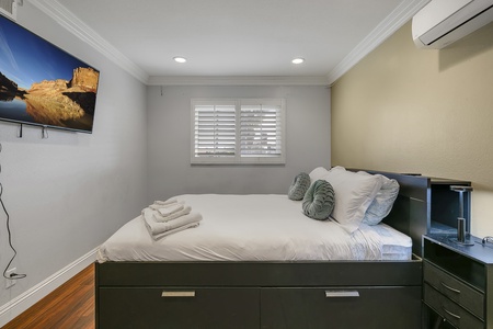 52 BEDROOM MLS