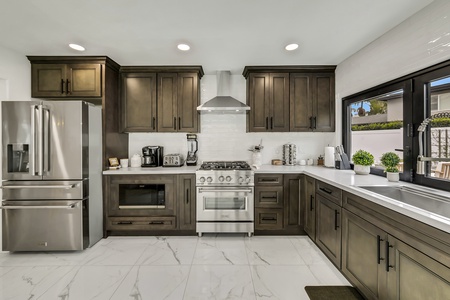 10 KITCHEN FULL