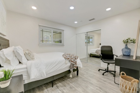 19 BEDROOM FULL