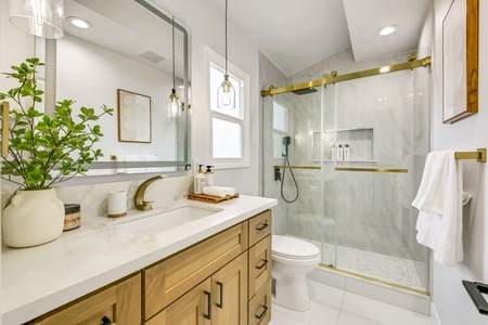 32 BATHROOM MLS