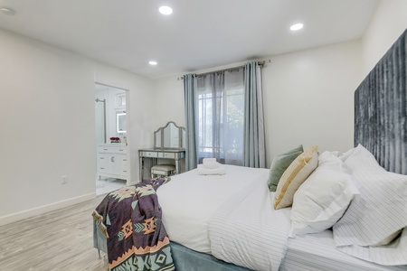 25 MASTER BED FULL