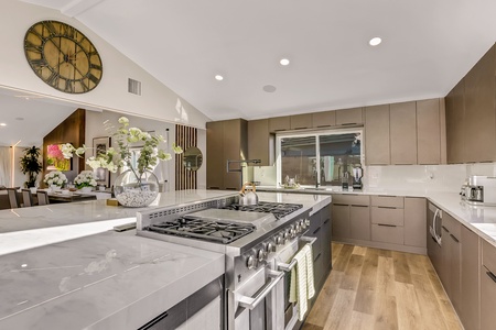 15 KITCHEN FULL