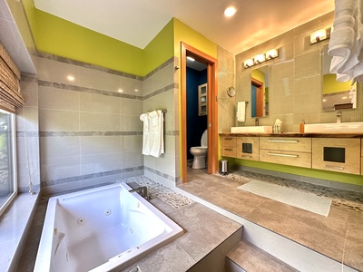 Master Bathroom (tub)