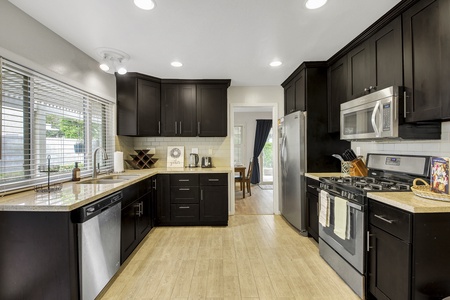 17 KITCHEN FULL