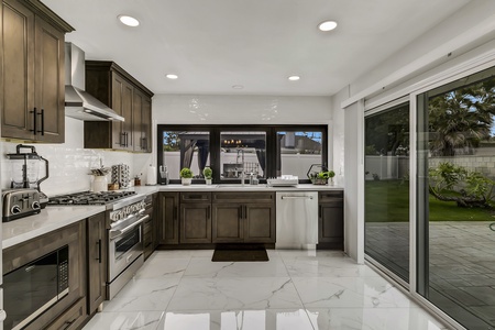 09 KITCHEN FULL