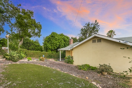 03 FRONTYARD MLS