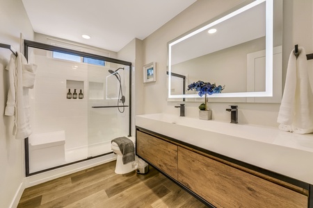 27 BATHROOM FULL
