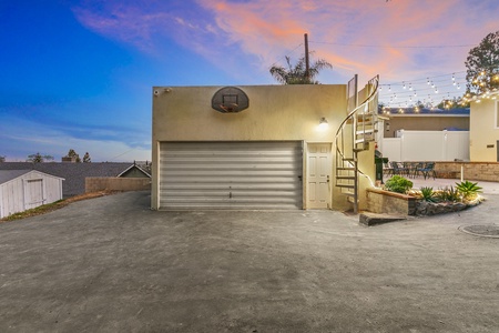 15 GARAGE MLS