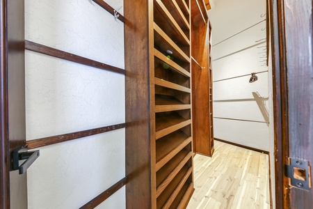 35 MASTER CLOSET FULL SIZE