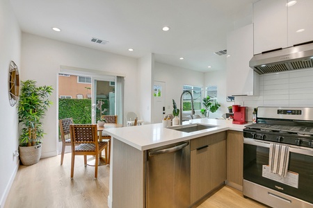 12 KITCHEN MLS