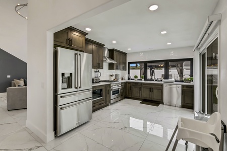 08 KITCHEN FULL