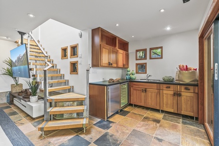 54 KITCHENETTE FULL