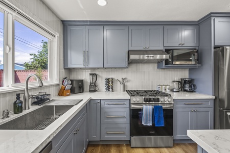 12 KITCHEN MLS