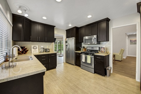 16 KITCHEN FULL
