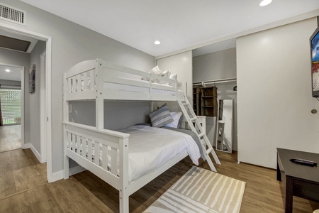 22 BEDROOM FULL
