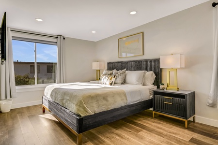 32 BEDROOM FULL