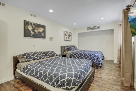 33 BEDROOM FULL SIZE