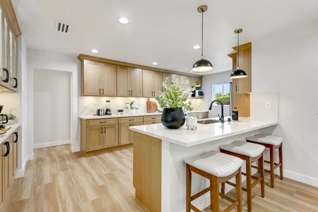 12 KITCHEN MLS