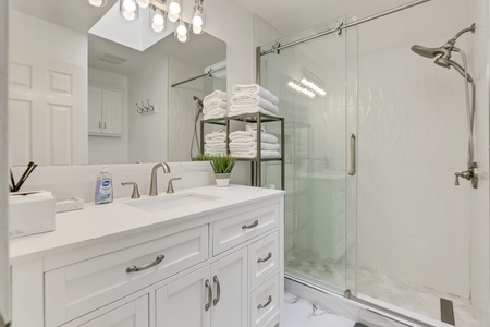 18 BATHROOM FULL