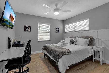 Bright Queen Bedroom Unit #3