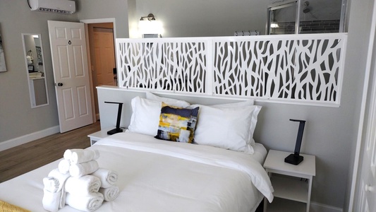 Queen Bedroom Suite # 8 With In Room Private Bath