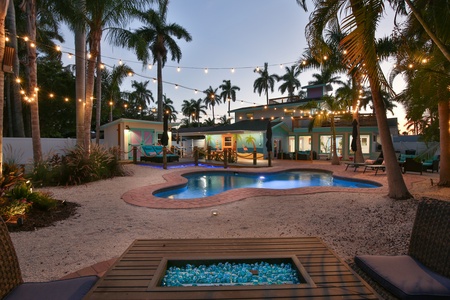 Back yard Relax in this gorgeous backyard with propane fire-pit to enjoy the night!