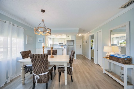 Dining Room - Beautiful beach decor