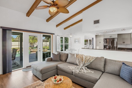 Living Room - Great Natural Lighting