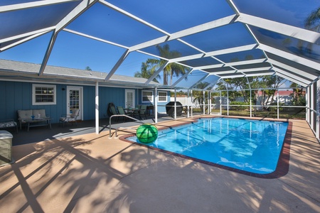 Oversized heated pool Oversized pool - newly resurfaced