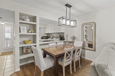 Spacious Dining Area For 6