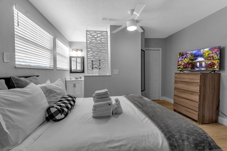 Queen Bedroom Suite #5