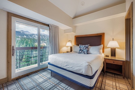 Plush Primary Studio Bedroom with Stunning Mountain Views