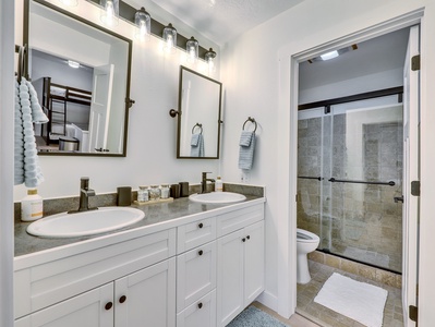 Newly Upgraded Bathroom, Double Vanities, Walk-In Shower, Modern Lighting