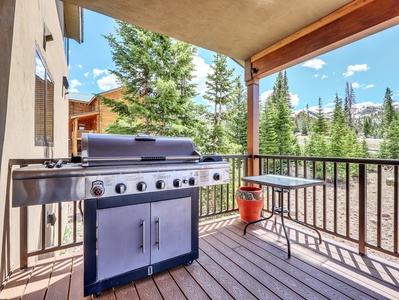 Wrap around deck featuring an outdoor propane BBQ grill and al fresco dining area