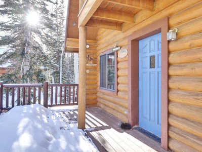 Jolley Cabin’s entryway and veranda, blending rustic charm with breathtaking views.