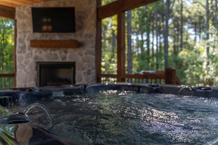 Enjoy the soothing athmosphere of the hot tub while you stream your favorite shows above the gas fireplace