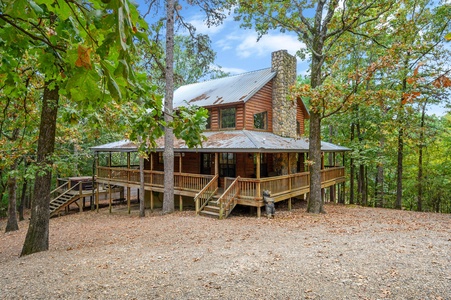 Welcome to Tailwater Creek! A classic Broken Bow cabin that's waiting for you in the Ouachita National Forest right down the road from the State Park!