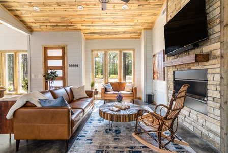 A cozy living room with leather seating creates a warm ambiance.