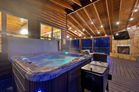 No Broken Bow cabin would be complete without a private hot tub. Enjoy this one under a covered porch complete with some string cafe lights.