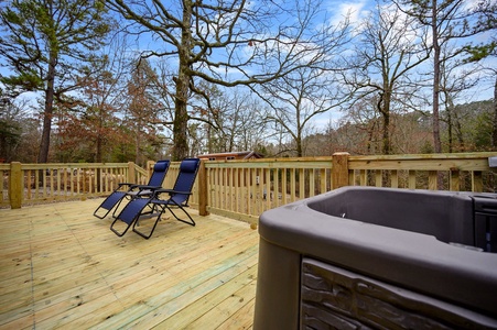 Hot tub outdoors under the stars and in the fresh Broken Bow air!