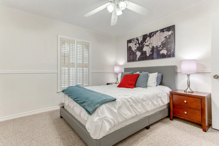 Guest Bedroom with queen size bed