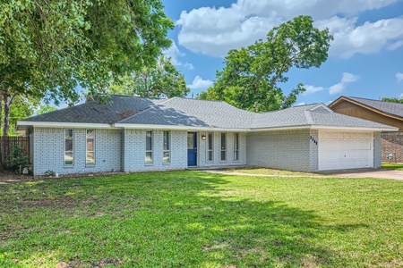 1308 Ashbury Dr  - 02 Exterior Front