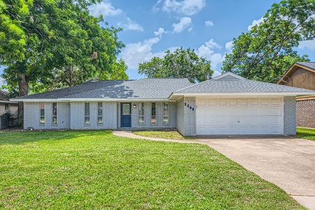 1308 Ashbury Dr -  01 Exterior Front